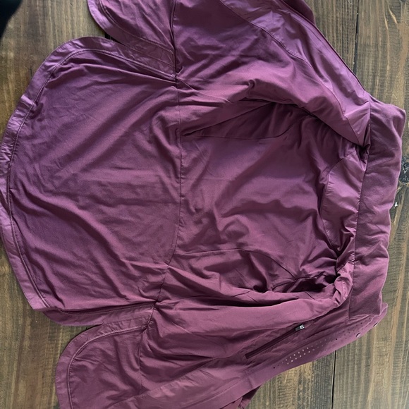 NWT LULULEMON RAIN RUNNER JACKET - Picture 5 of 11